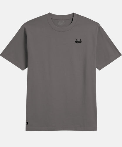 Polera Bordada Classic SESH – modelo lateral