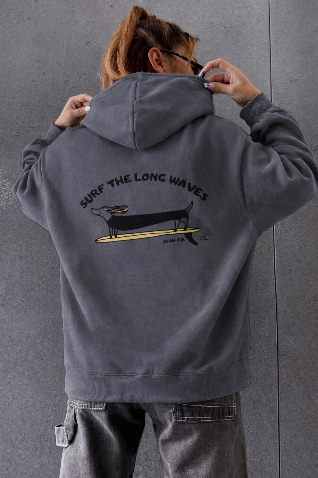 Promo Polerón Wave Gris Oscuro SESH – modelo