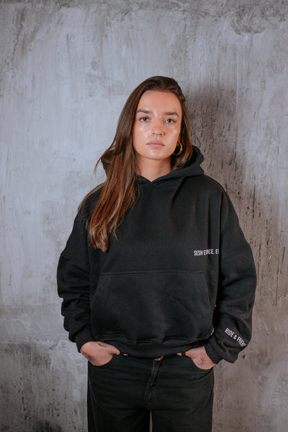 Polerón Negro Estrella Print — Boxy Mujer
