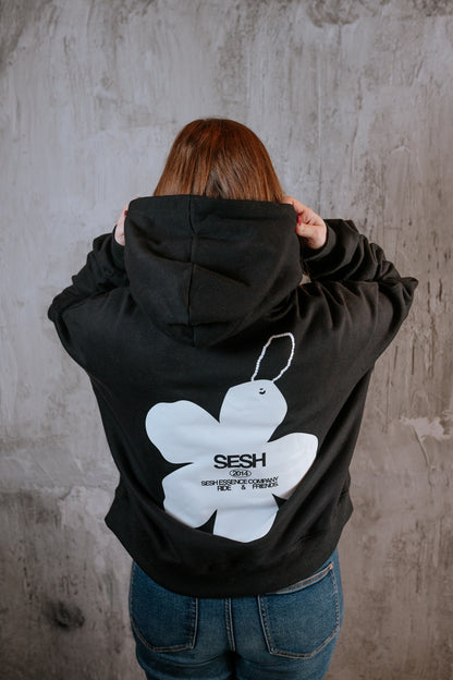 Polerón Negro Flor Colgante — Boxy Mujer